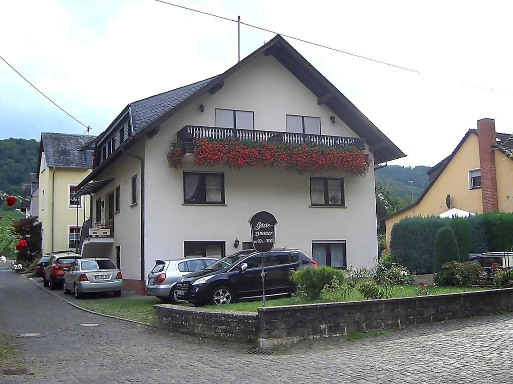 Mosel-Gastehaus Kirch Hotel Ernst Exterior foto